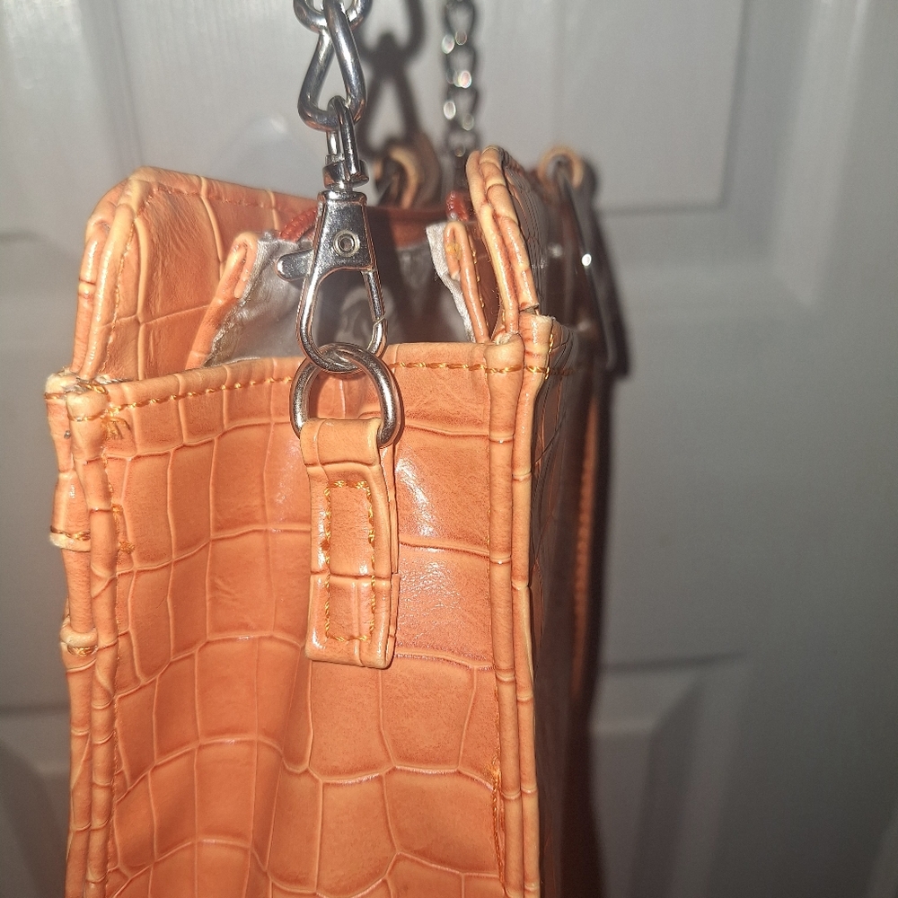 Chic Croc-Embossed Tan Crossbody Poochee Bag** - Picture 7 of 12